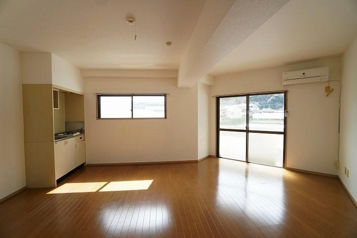 福岡市城南区南片江５丁目の賃貸マンションの居間・リビング|物件の画像3