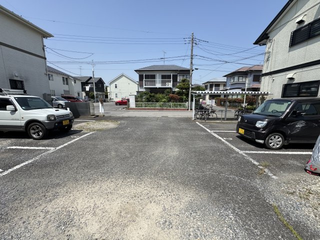 メゾン松本D棟の駐車場