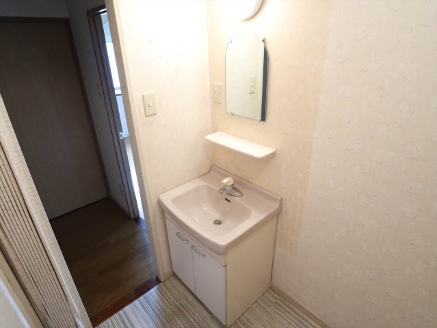 セラフィックビルの独立洗面台