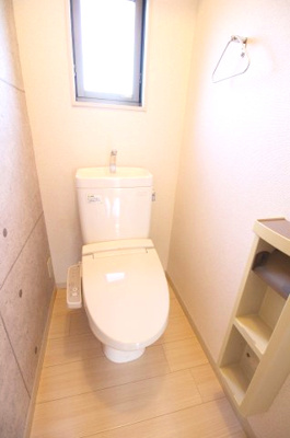 【トイレ】 | メープルハイツ | 退去前のため、別部屋のお写真です。