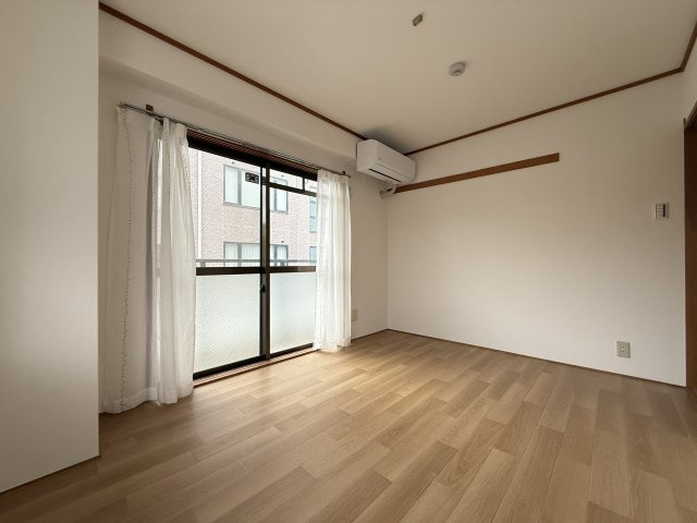 グランドール住吉の洋室
