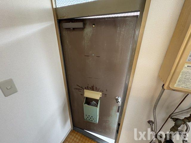 ハイツフミノの玄関