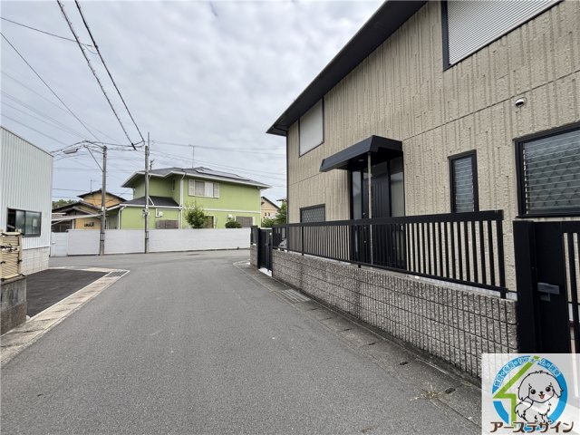 飾東町庄　中古戸建の前面道路含む現地写真