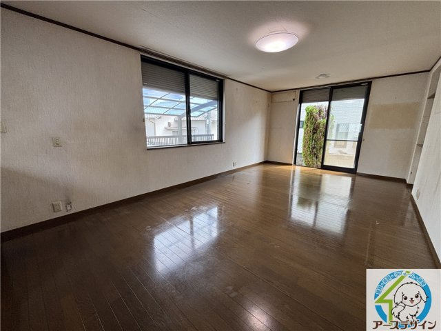 飾東町庄　中古戸建の居間・リビング