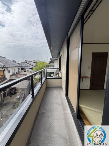 飾東町庄　中古戸建のバルコニー