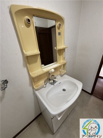 飾東町庄　中古戸建の独立洗面台