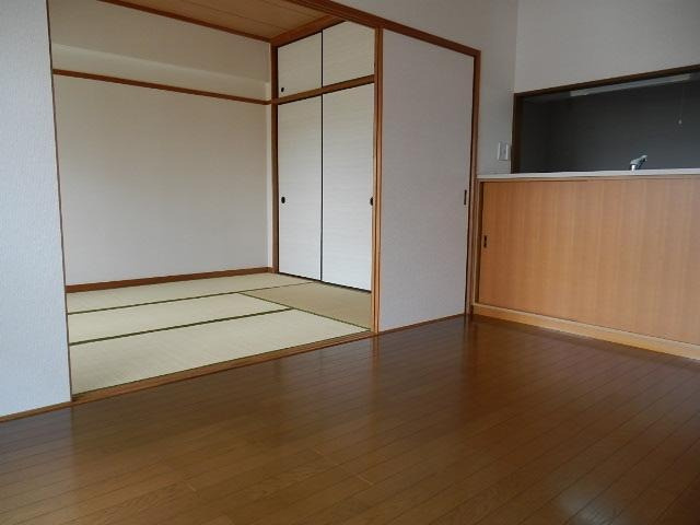 福岡市博多区井相田２丁目の賃貸マンションの居間・リビング|物件の画像3