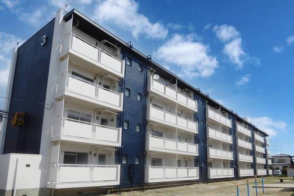 ビレッジハウス曽大根1号棟の外観