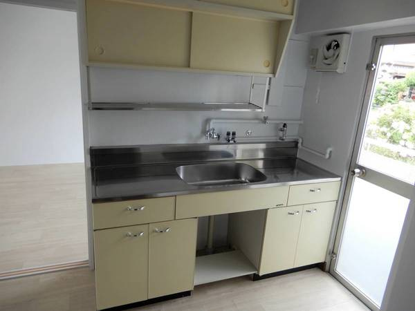 ビレッジハウス曽大根1号棟のキッチン|ビレッジハウスの同一物件・同一タイプの間取りの写真です