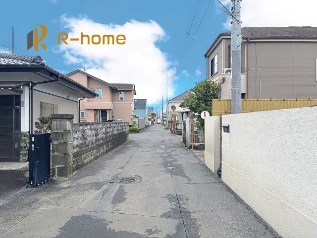 水戸市千波町9期　新築戸建て　1号棟の前面道路含む現地写真|周辺環境も併せて案内致します♪
閑静な住宅地で笑顔あふれる新生活！
ぜひ現地へお越しください♪