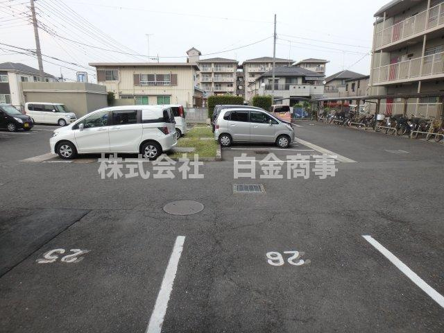 パークヒルズ若葉スカイハイツの駐車場