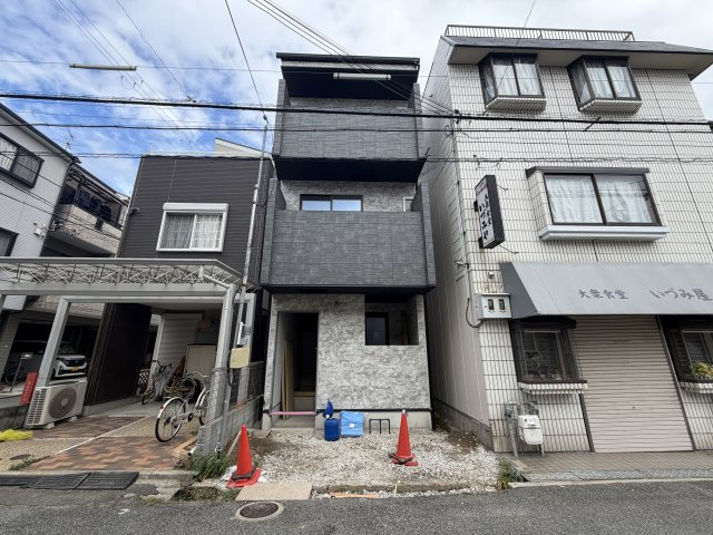 D-006の外観