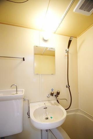 福岡市南区井尻５丁目のアパートの浴室|物件の画像9