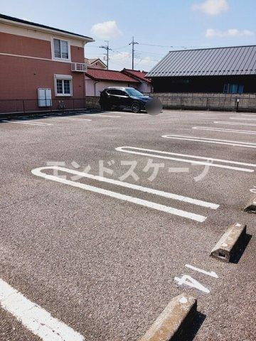 カスターニャＢの駐車場|高崎、前橋のお部屋探しはエンドスケープまで！お客様の理想お聞かせ下さい♪