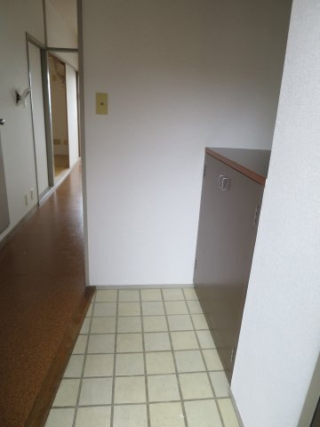 杉並区下高井戸１丁目の賃貸マンションの玄関|ゆったりとした玄関です