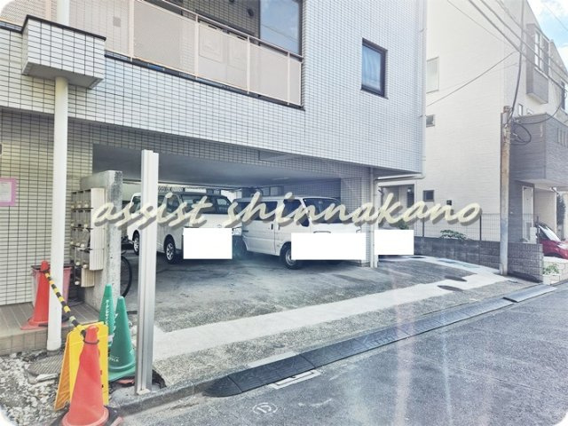 S-residenceの駐車場
