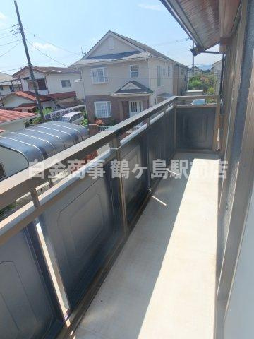 坂戸市鶴舞中古戸建のバルコニー