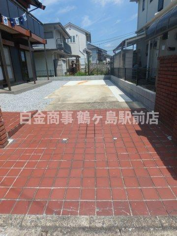 坂戸市鶴舞中古戸建の駐車場