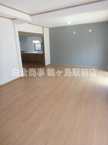 坂戸市鶴舞中古戸建の居間・リビング