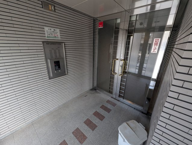 グレイスケヤムラのエントランス