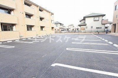 Ｒａｉｎｂｏｗ　Ｓｋｙ　ｚの駐車場|高崎、前橋のお部屋探しはエンドスケープまで！お客様の理想お聞かせ下さい♪