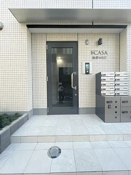 板橋区中丸町の賃貸マンションのエントランス