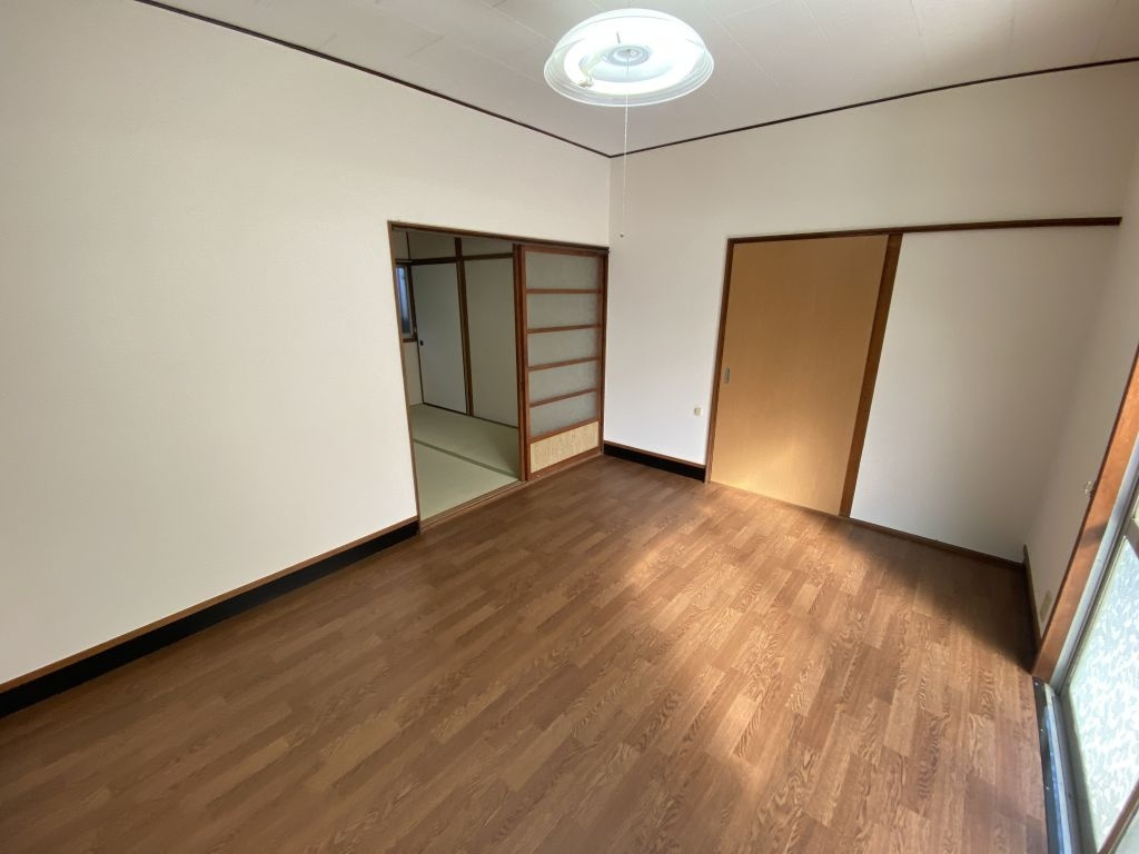 西今宿8丁目戸建の居間・リビング
