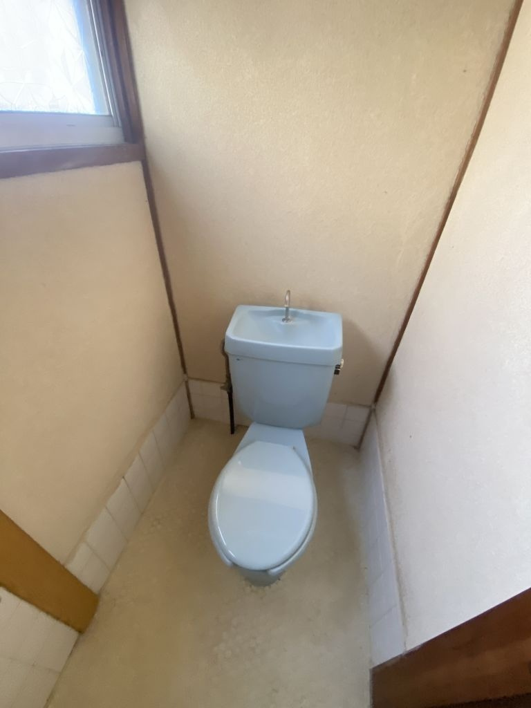 西今宿8丁目戸建のトイレ