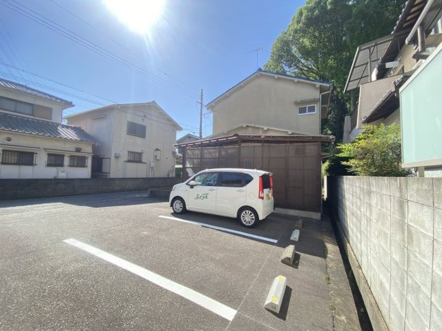 西今宿8丁目戸建の駐車場