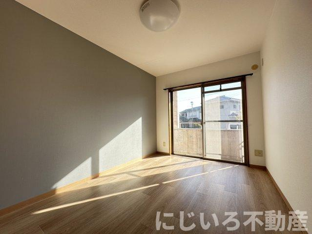 橘アパートの洋室