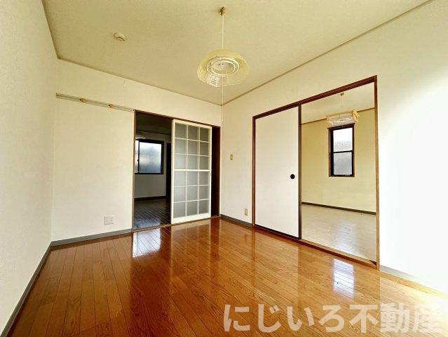 セジュール阿南の洋室