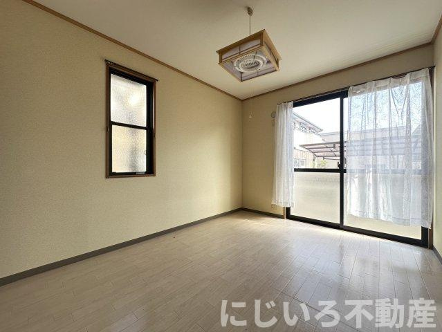 セジュール阿南の洋室