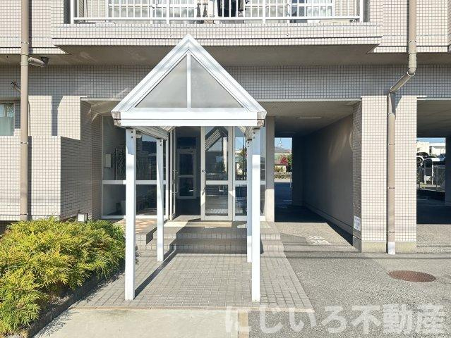 スカイビュー日開野のエントランス