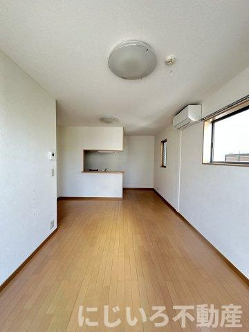 コテージT＆Sの居間・リビング