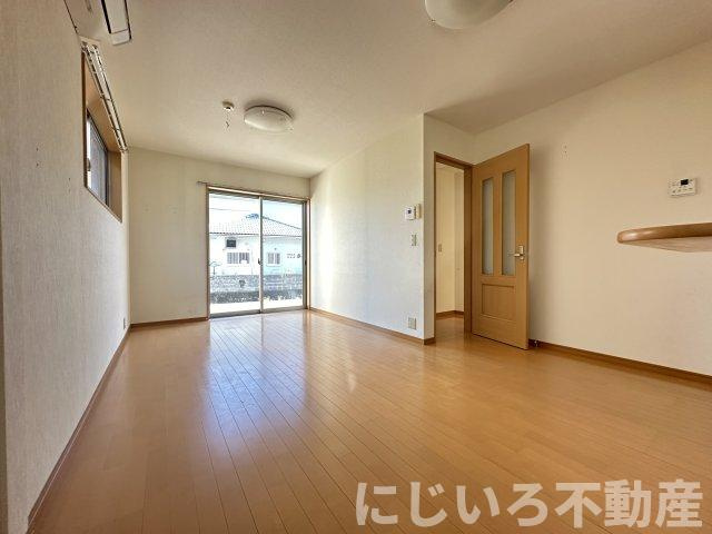 コテージT＆Sの居間・リビング