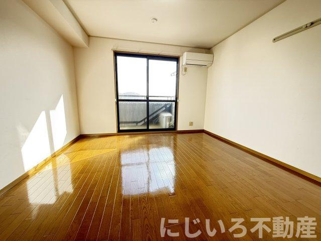 グローバルハイツAの居間・リビング