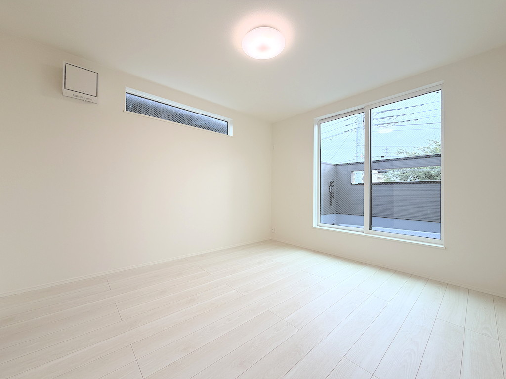 福生市熊川全2棟　1号棟の寝室|【7帖】ゆったりとした広さを確保した主寝室。ベッドを置いてもゆとりがあります。
