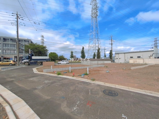 川越小室第1期　全6棟　新築戸建　ハートフルタウンの前面道路含む現地写真