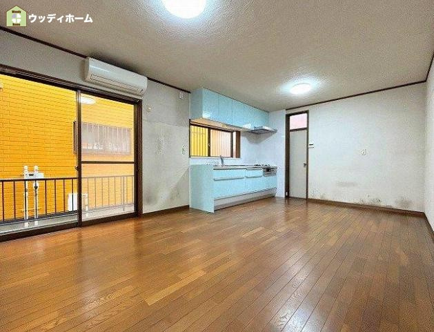 春日部市大場　中古一戸建ての居間・リビング