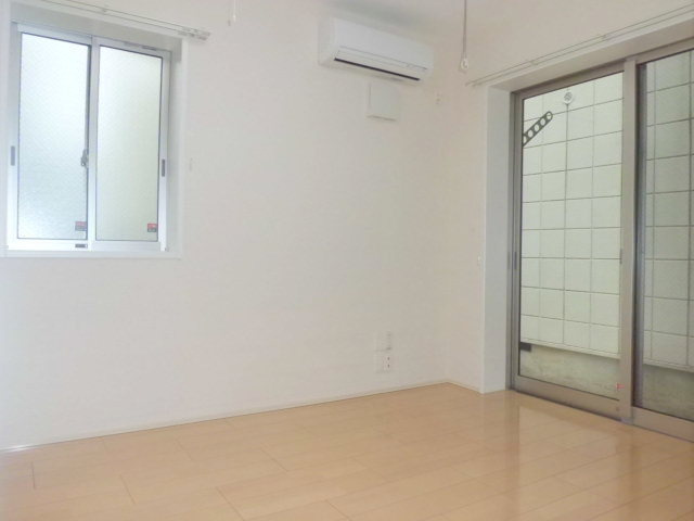 コンフォート　コートの居間・リビング|最上階角部屋２面採光のお部屋です