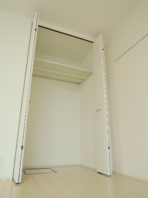 コンフォート　コートの収納|天井までの高さのあるクロゼット