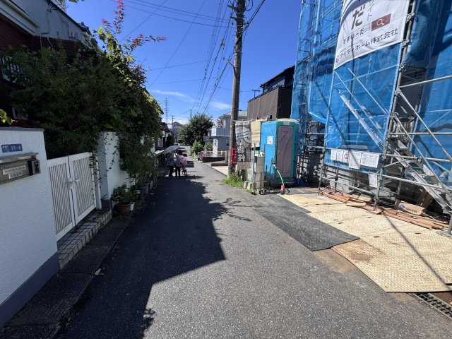 柏市新逆井１丁目新築戸建【土南部小学校：7分】の前面道路含む現地写真|南側前面道路