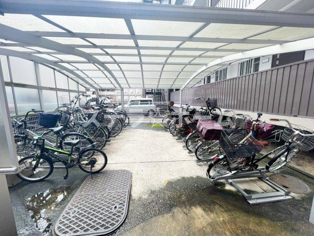 新森小路コーポの駐車場|車をお持ちの方に嬉しい駐車場付きの物件です