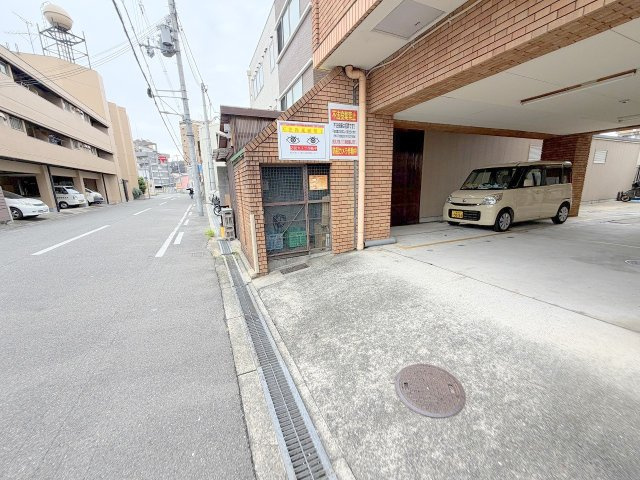 レジデンスミミーの駐車場