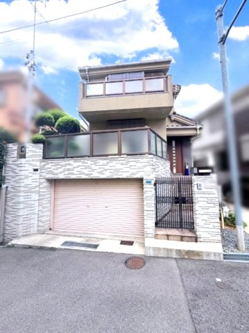 西岡本4丁目の外観|室内丁寧にお使いです。
南庭での家庭菜園・ガーデニングを通じて、お子様と一緒に育てていくと、思い出も増えていきそうですね

