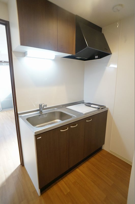 グランポレール長岡京のキッチン|システムキッチン採用。バストイレ別で使い勝手の良い水回りスペース
