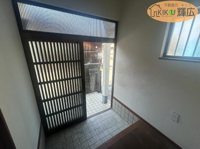 明石市大久保町西島　中古戸建の玄関