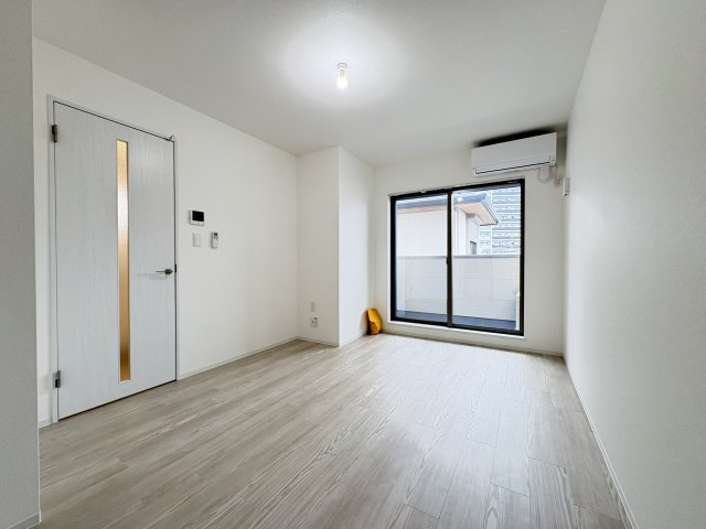ジーメゾン青梅末広の居間・リビング|写真は同建物の別部屋を参考に掲載しております。