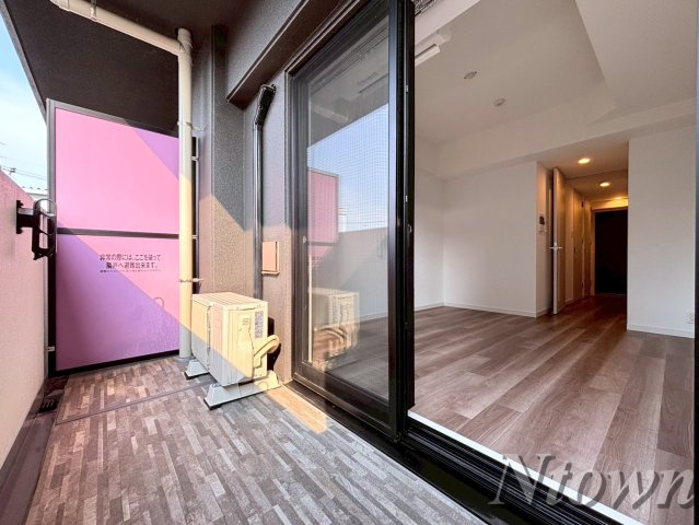 【バルコニー】 | S-RESIDENCE志賀本通North | 外からの目が気にならないバルコニーで洗濯物が干せます