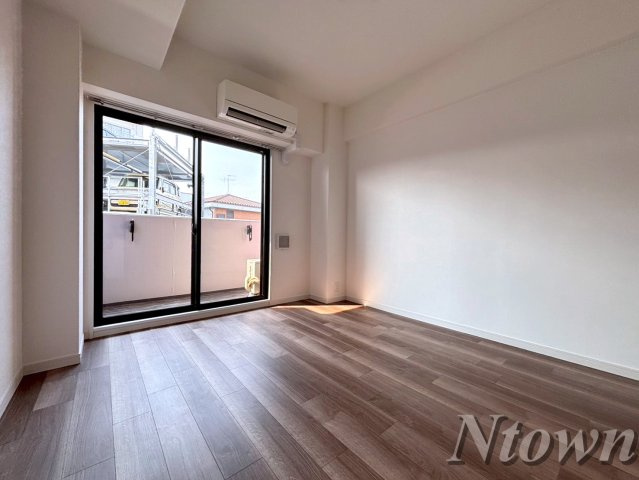 【居間・リビング】 | S-RESIDENCE志賀本通North | こちらのリビングで趣味の時間をお楽しみください
